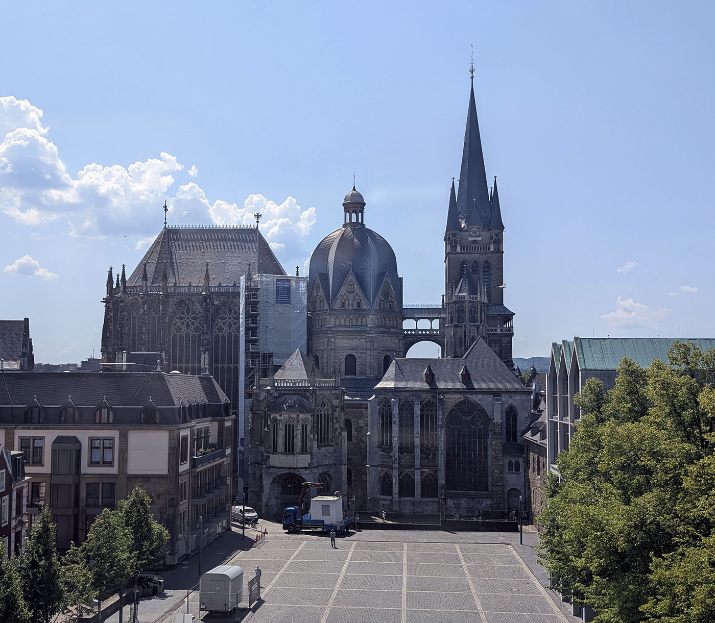 Exterior view showing a tall but narrow octagonal section between a larger gothic bit and a tower (which is actually part of the city hall)